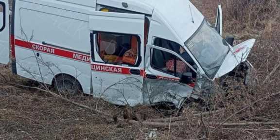В Кузбассе в аварии со скорой помощью пострадали три человека