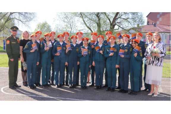 В Республике Алтай состоялся выпуск учащихся кадетского класса, организованного совместно с МЧС