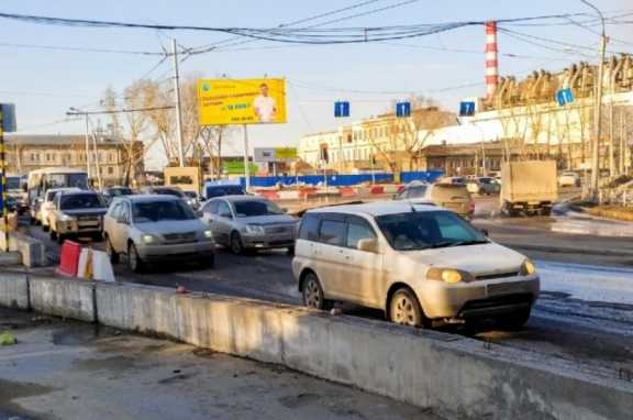 Покрытие на Димитровском мосту в Новосибирске могут заменить до начала капремонта