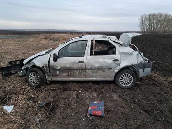 В Красноярском крае пьяный несовершеннолетний перевернул Renault Logan