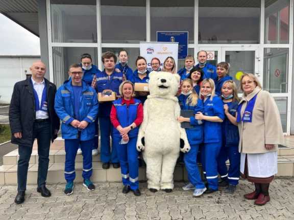 Единороссы Красноярска поздравили работников скорой медицинской помощи