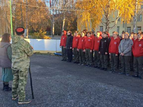 Томские казаки на патриотическом уроке учили школьников рубить шашкой и бить кнутом 