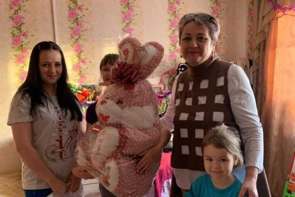 В районах Красноярского края единороссы принимают участие в акции «Елка желаний»