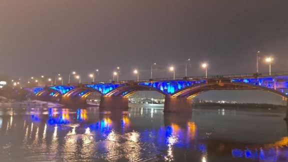 В Красноярске на Коммунальном мосту закончили укладку асфальта
