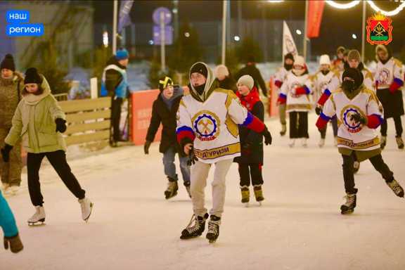 В Кузбассе 500 студентов участвовали в забеге на коньках