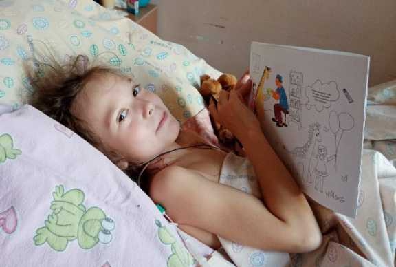 Врачи из Ачинска и Красноярска спасли восьмилетнюю девочку, попавшую под автобус