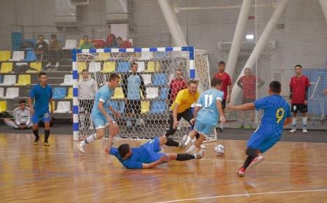 На Кубок Главы Тувы по мини-футболу приехали 10 команд