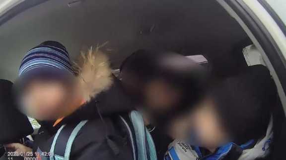 Житель Хакасии перевез 5 внуков на заднем сиденье авто