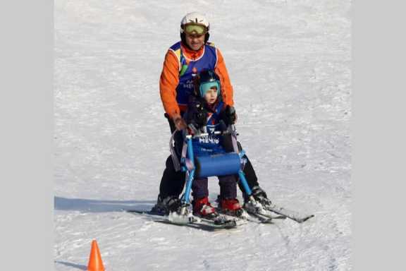 В Республике Алтай открыт зимний лыжный сезон для детей с ограниченными возможностями здоровья
