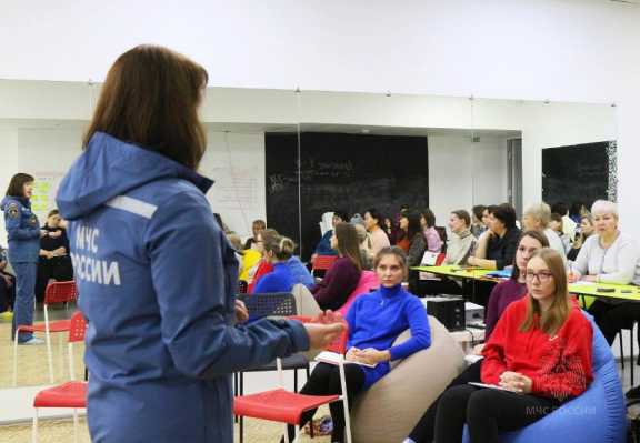 В Хакасии МЧС делится опытом с психологами