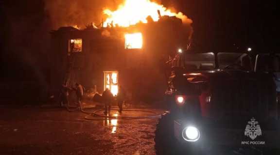 В Республике Алтай пожар уничтожил магазин стройматериалов