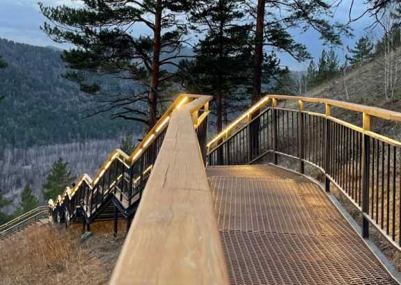 Лестницу на Торгашинский хребет закрыли на ремонт до конца июля