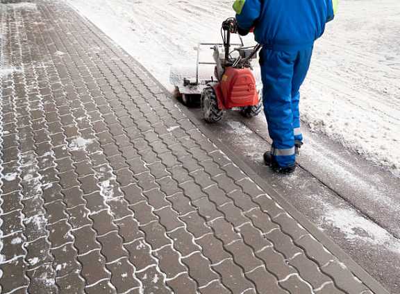 Более 160 снегоуборочных машин задействовали в Барнауле