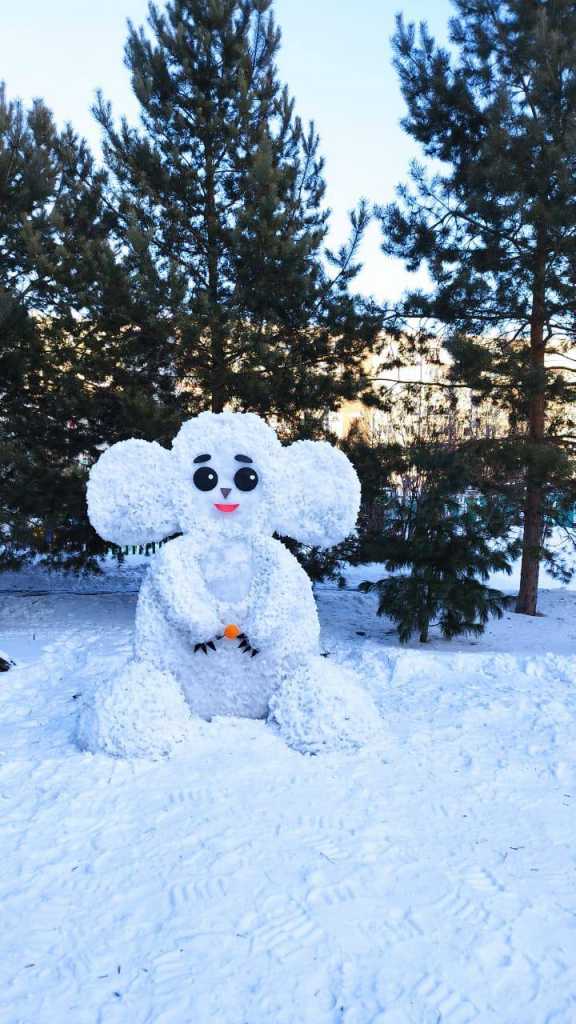 В Красноярске появился снежный чебурашка