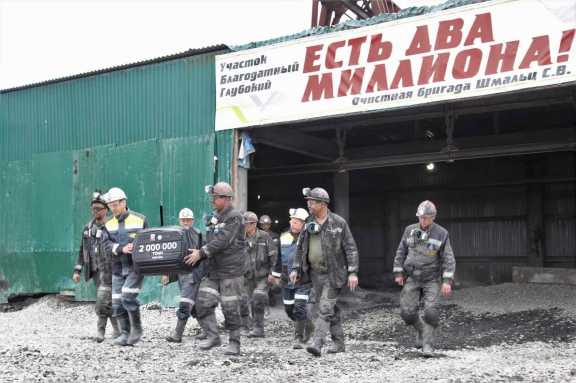 Бригада Сергея Шмальца шахты имени А.Д. Рубана первой в «СУЭК-Кузбасс» добыла два миллиона тонн угля