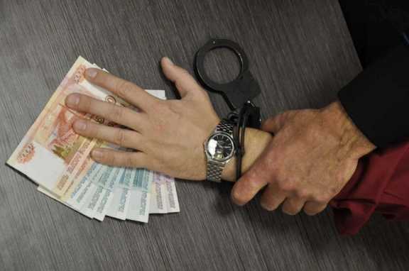 В Иркутской области осудили бухгалтера за взятки в 400 тысяч рублей 