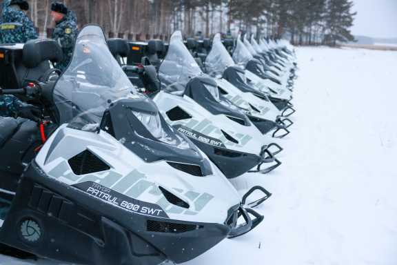 Красноярским инспекторам охотнадзора и заповедных территорий вручили ключи от снегоходов
