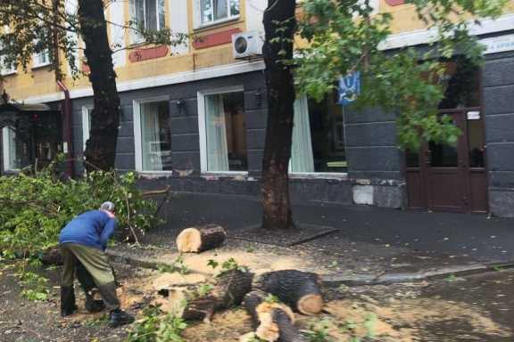 Днём в Иркутске городские службы устраняли последствия ночного ливня