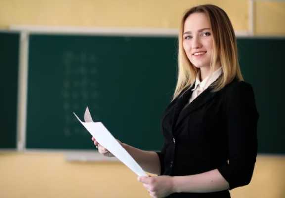 Более 300 иркутских учителей получили поддержку