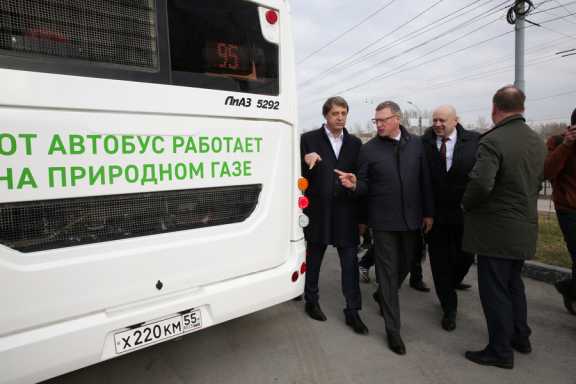 «Газпром нефть» пополнила автопарк Омска экологичными автобусами