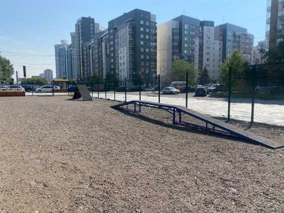 В Красноярске появилась новая площадка для выгула собак