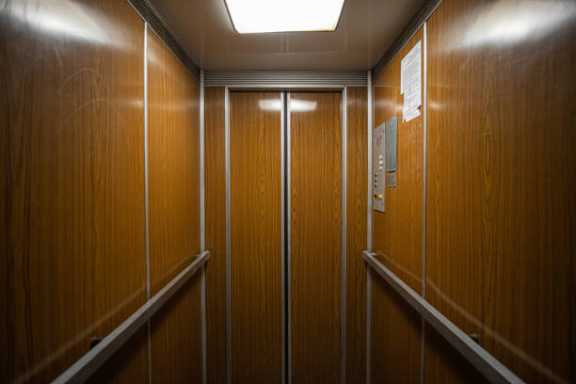 1,8 тысячи лифтов заменят в Красноярском крае