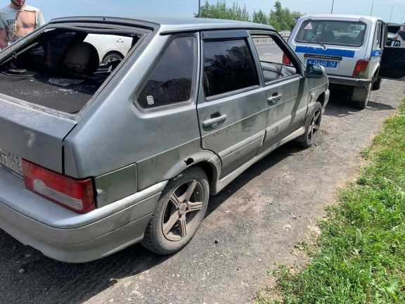 В Кузбассе водитель угрожая оружием скрылся с места ДТП