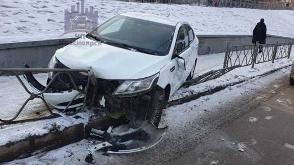 В Красноярске водитель сбил пешехода, пытаясь избежать ДТП