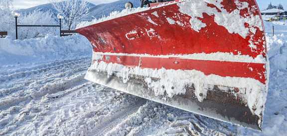 Снег из Иркутска вывозят тысячами тонн 