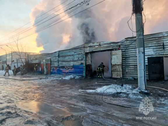 в Красноярске вновь полыхал склад