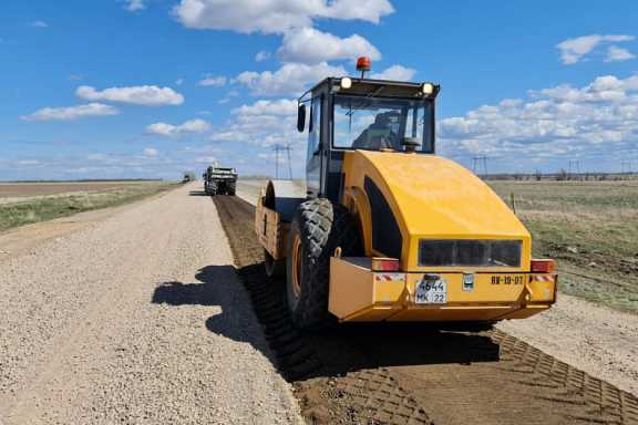 В Алтайском крае приступили к ремонту автотрасс в Казахстан