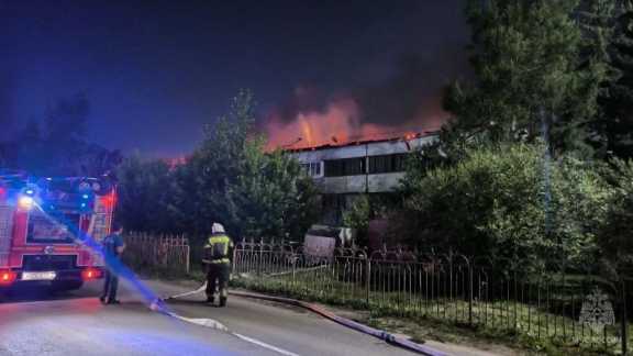 Автосервис в красноярском Академгородке сгорел минувшей ночью 