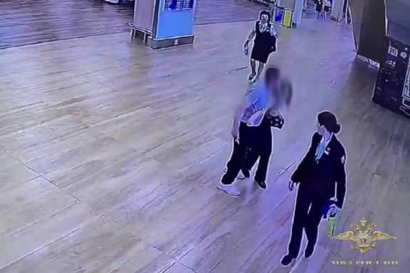 В аэропорту Красноярска мужчина с ножом напал на сотрудницу службы досмотра