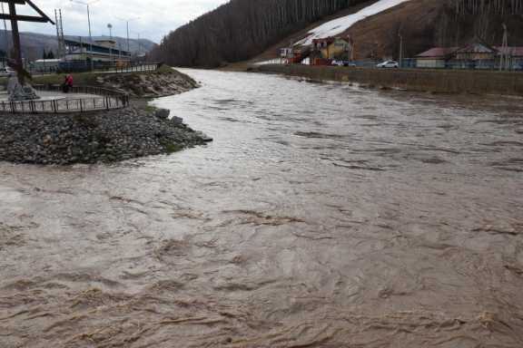 В Горно-Алтайске и Майминском районе повысился уровень воды в реках 