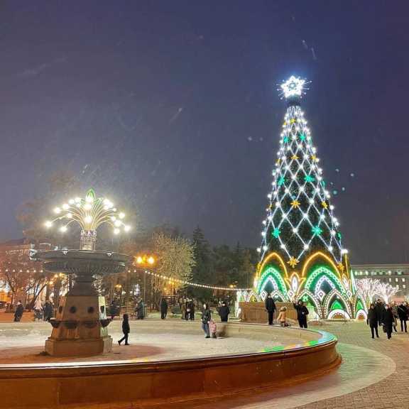 В Иркутске ëлки и снежные фигуры появятся в 40 дворах Правобережного округа