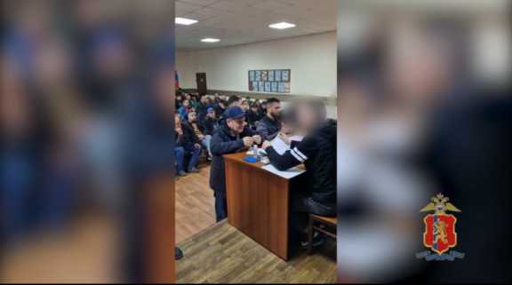 135 мигрантов задержали в Красноярске во время рейда на рынке