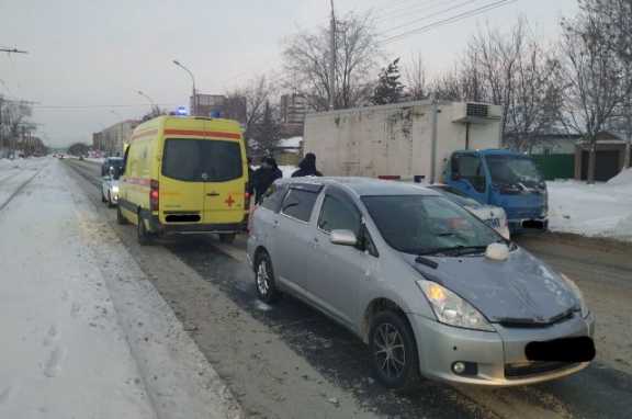 В Новосибирске под колёсами иномарки погибла пенсионерка