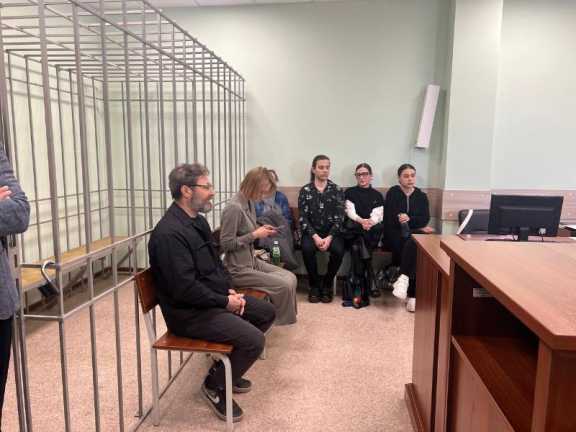 Красноярского телеведущего осудили на 3,5 года условно по делу о мошенничестве
