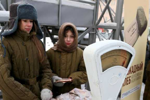 В Республике Алтай раздавали «блокадный хлеб»