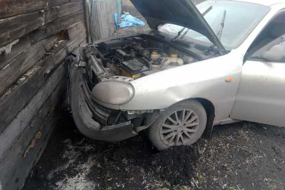 Кузбассовец украл и разбил машину друга