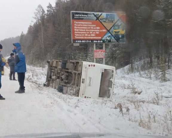 В Красноярском крае автобус съехал в кювет и пострадали 9 человек