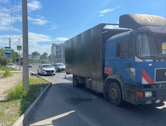 В Томске грузовик наехал на пешеходном переходе на человека