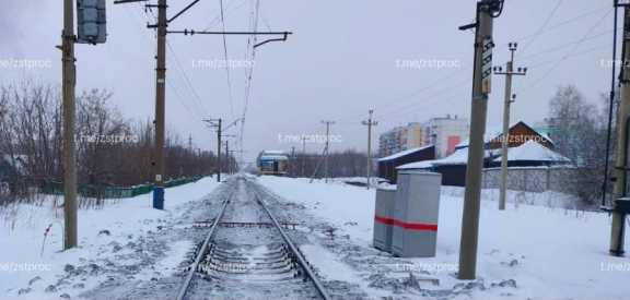 В Кузбассе под поездом погибла пенсионерка