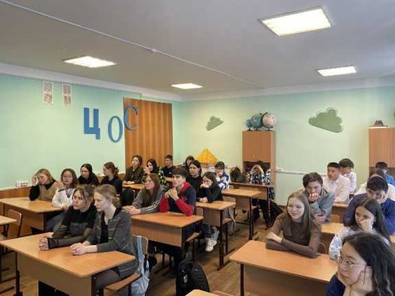 Что «прячется» в телефонах у школьников Хакасии: «фишинг» или «скам»