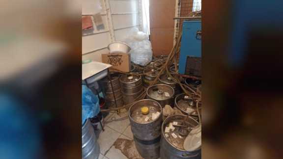 Более 100 литров поддельного алкоголя изъяли из магазина в Томской области