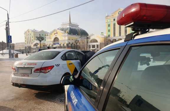 В Красноярске частные таксисты нарушили ПДД 7500 раз