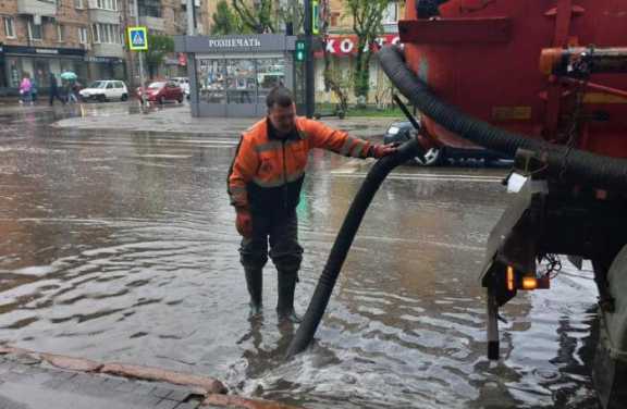 Из-за дождей в Красноярске пришлось откачивать воду