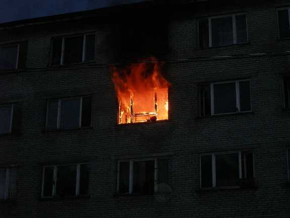В Алтайском крае вновь горит жилой сектор
