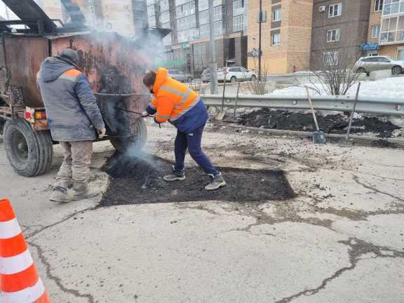 В Иркутске залатали крупные ямы на 30 участках дорог