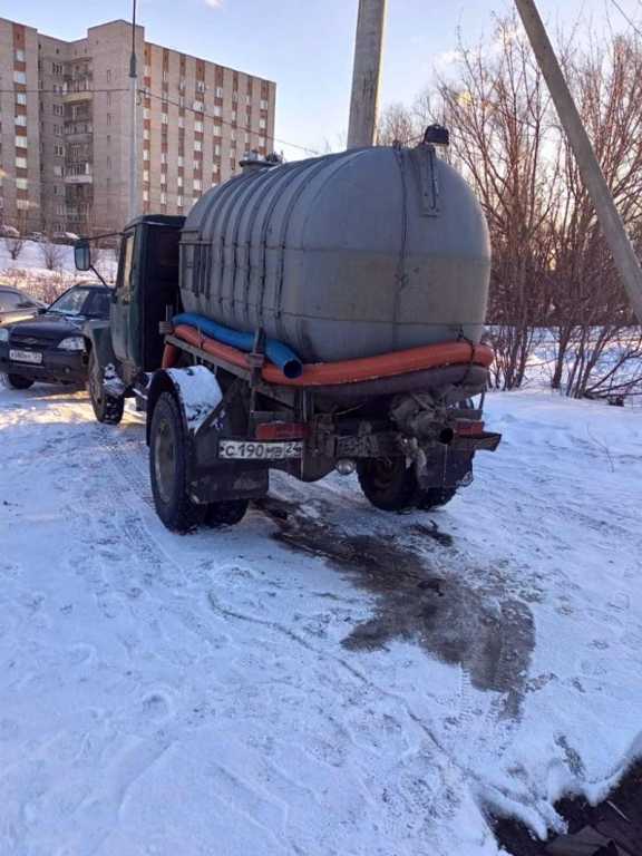 В Красноярске изъяли машину у нелегального ассенизатора